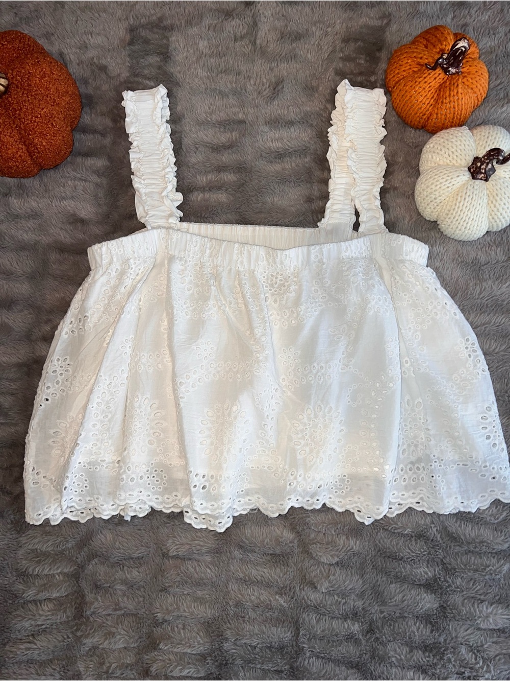 ARULA White Ruffle Tank Cropped
